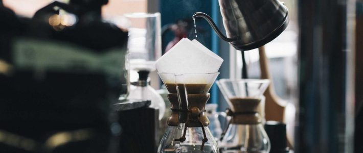 Xem bóng đá cùng bạn bè tại nhà: màn hình, chỗ ngồi và âm lượng
